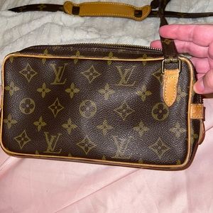 Auth LOUIS VUITTON Marly Bandouliere Monogram Crossbody Shoulder Bag .